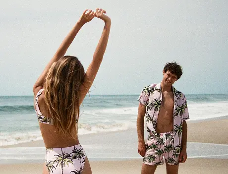 matching-tropical-beach-outfits-couple